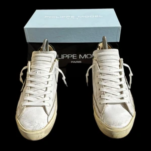 Philipe modell - Tja säljer nu dessa skor i bra skick. Box och dustbag medföljer!  Skriv vid eventuella frågor 