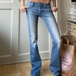 Bootcut jeans - Säljer min så sjukt snygga lågmidjade bootcut jeans från Crocker🙌🏿❤️❤️