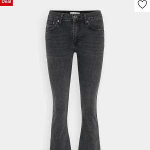 Jeans från Gina, super fina väl använda men inget som är synligt🥰