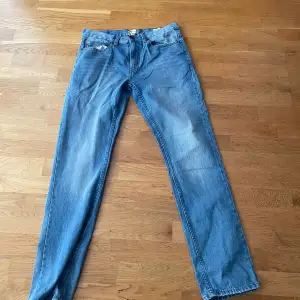 Hej säljer ett par jeans från Cubus  W32 L34