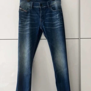 Diesel jeans - Säljer mina fina diesel jeans i storlek W30 L30, de är sparsamt använda och det finns inga defekter. Skriv om du har några funderingar:) Först till kvarn:) 