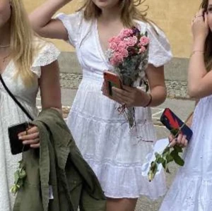 Skolavslutnings klänning - Super fin!! Endast använd 2 gånger❤️