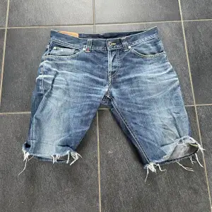 Dondup jeansshorts, skick 9/10. 