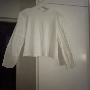 Söt blus - Denna söta blus från Zara kommer tyvärr inte till användning längre och säljer därför den nu🥰🥰