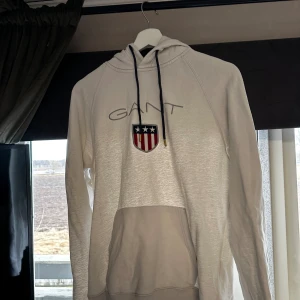 Gant hoodie  - Gant hoodie i storlek large! Använd ett fåtal gånger!