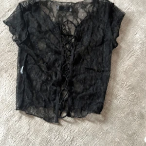 Spets topp - Superfin spets topp från berska 