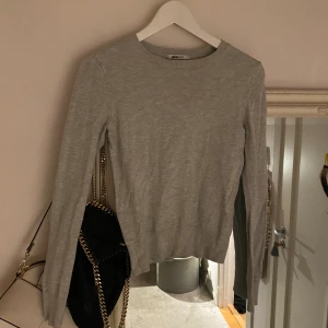Tröja - Fin tajt grå tröja🤍