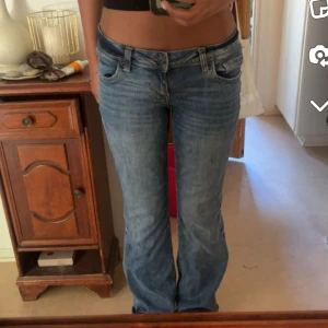 Lowaist jeans - Bootcut jeans från hm aldrig använt och i bra skick orginal pris 250