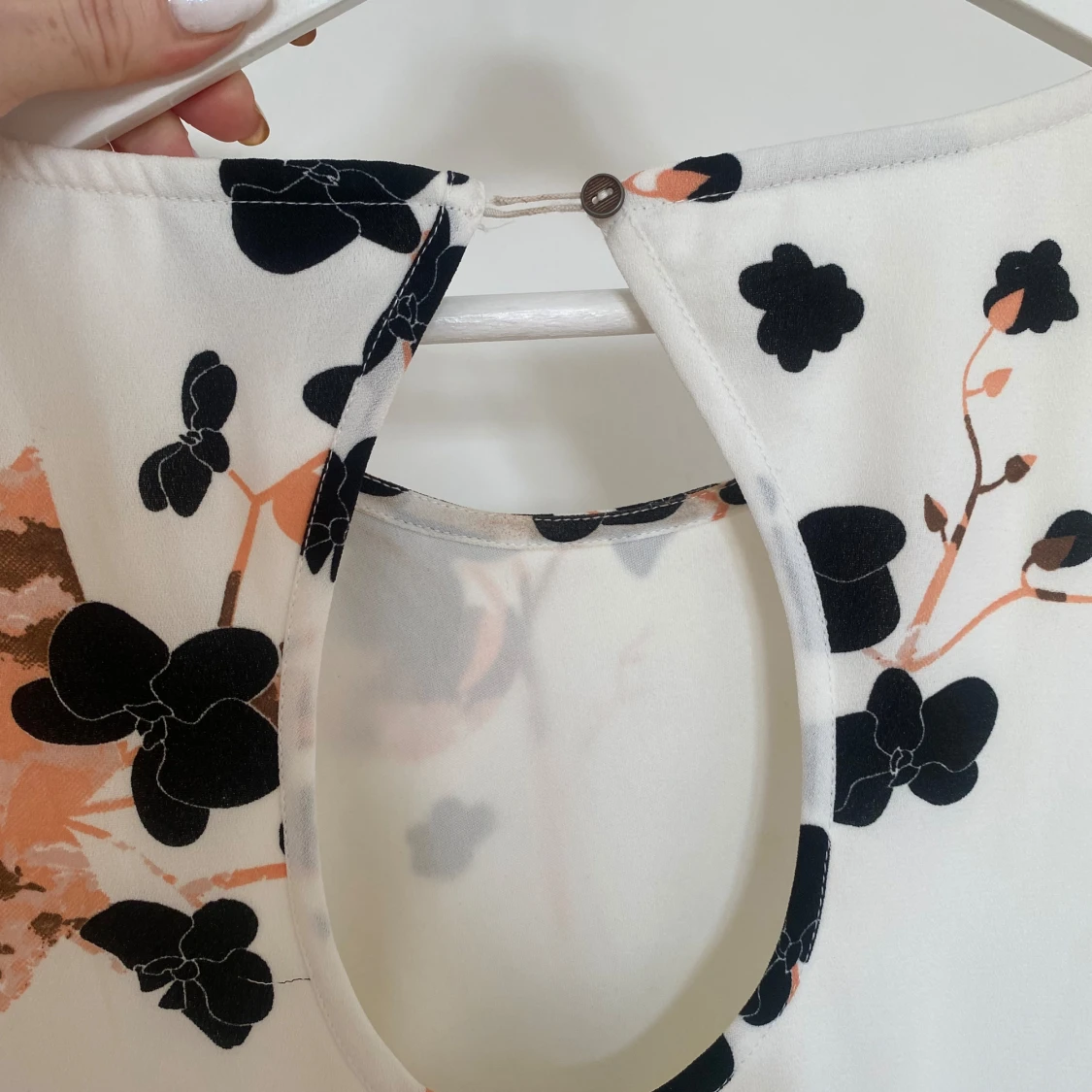 Vit blommig klänning - 93