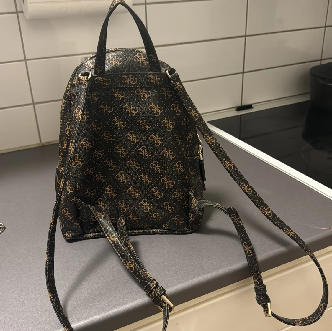 Säljer Guess väska!!!! - 90