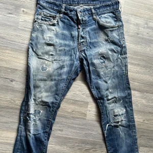 Dsquared 2 köptes online gamla  - Säljer nu mina märkeskläder då jag inte orkar med problemen med att ha dom längre och allt e äkta har tyvär inte kvitton på allt kvar som jag säljer så känner man för att ta risken så kör annars orkar jag inte höra massa dröm priser!