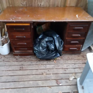 Vintage skrivbord/arbetsbänk  teak  - Vintage äldre skrivbord/arbetsbänk med lådor och utdrags skiva..hämtas i Skene.