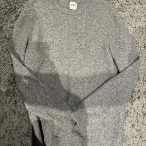 Stickad zara tröja - Använd fåtal gånger.