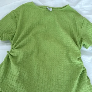 Grön zara tröja  - Bra till sommarn till dina barn typ 