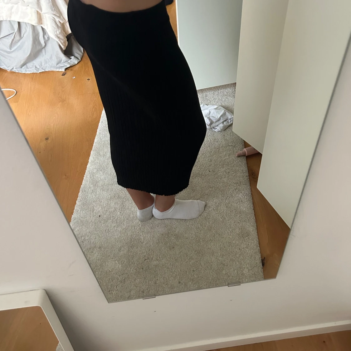 Svart ribbad kjol - 90