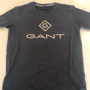 Gant t-shirt som är väldigt skön som tyvärr har blivit för liten  Nypris 250kr Säljs för 49kr