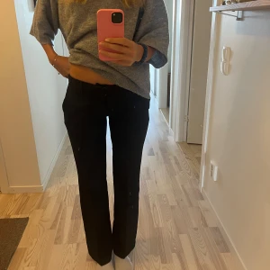 Vera kostymbyxor - Assnygga kostymbyxor från bikbok i modellen Vera. Knappt använda och i fint skick 💗 perfekt till hösten!