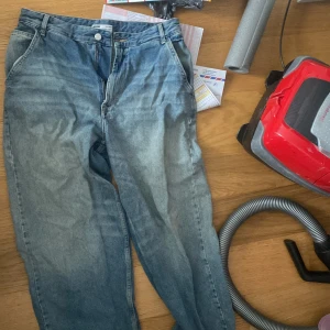 Baggy jeans - Fina baggy (skate) jeans som är i super skick. Passar mig som är 167 då går de lite över skorna också. 