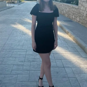 Zara klänning - Svart klänning från Zara💞