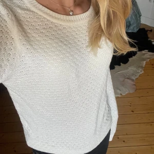 Stickad tröja  - Fin stickad tröja i super skick 💕