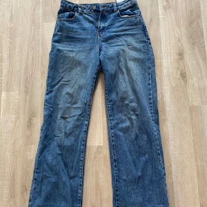 Vida jeans  - Superfina jeans som jag använde mycket innan men inte är min stil längre. Skriv om de är nått🩷