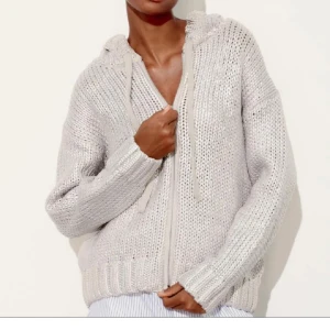 Stickad tröja - Aldirg andvänd, super skick!!🙌😍