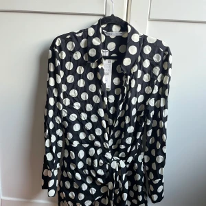 Klänning  - Aldrig använt 