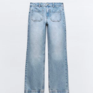 Zara jeans - Säljer dessa super snygga jeansen från zara! Helt oanvända lappen kvar! Nypris 400