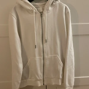 Hoodie med dragkedja  - Hoodie i jättebra skick