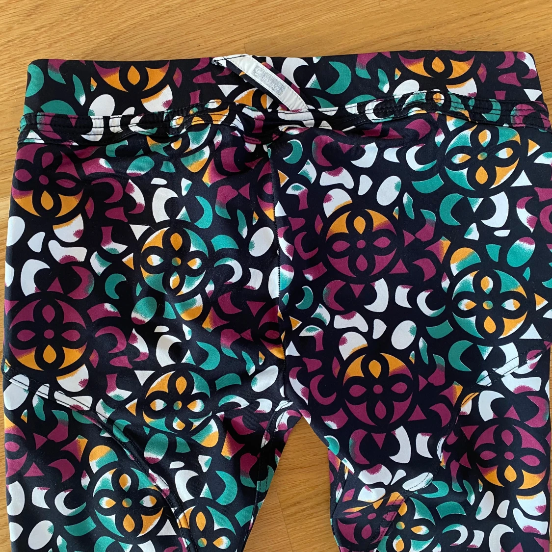 Mönstrade kortare träningstights / leggings i strl L från Freddy WR.UP - 91