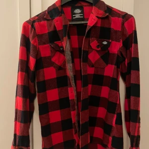 Dickies skjorta stl S - Superfin Dickies skjorta använt ca en gång 🥰 Köparen står för frakten!