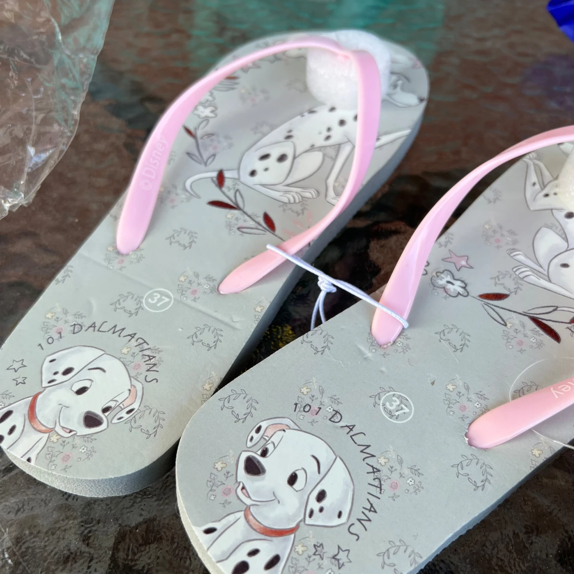 Nya Disney flipflop med 101 dalmatinerna motiv :) Strl 38 - 91