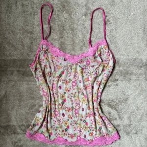 söt linne med spets detalj  - söt linne med spets detalj i rätt så bra skick