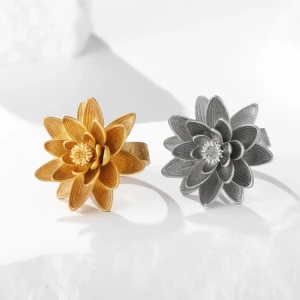 Blomring - Handgjorda ringar i rostfritt stål, storlek 6/7/8 (ca S/M/L) från Olympia 249kr/st 🤍