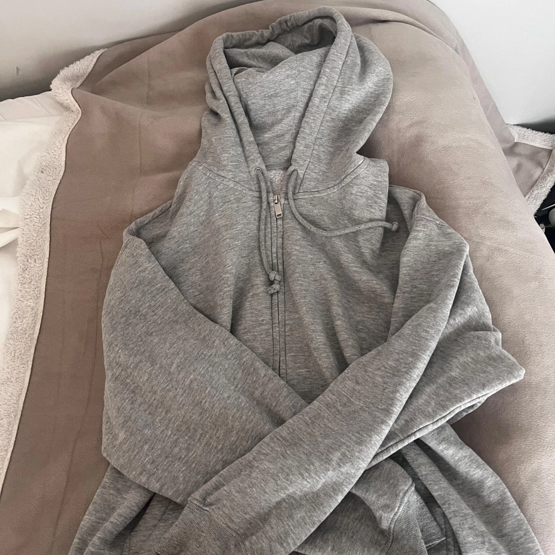 oversized zip up hoodie