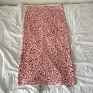 Rosa kjol - En rosa kjol från lager 157,i storlek s,aldrig använt, hör av dig om di vill veta mer