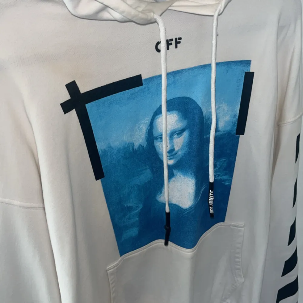 Off white mona Lisa hoodie, väldigt svår att hitta. Underbart skick. Storlek M. Hoodies.