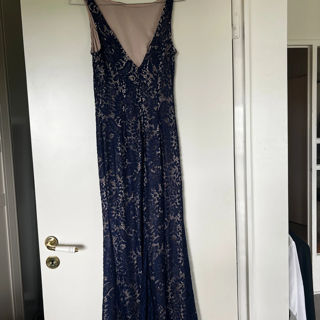 Mörkblå spetsklänning - 93