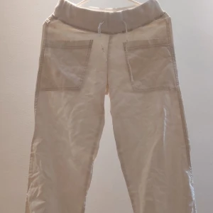Linnebyxor - Säljer dessa vintage linnebyxor ifrån Girls kollektionen i Kappahl aldrig använt bra skick🤍