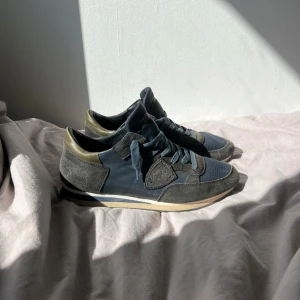 Philippe model trpx - Säljer skorna då jag har växt ut dom, dom är i väldigt fint skick och har blivit bra omhändertagna! 