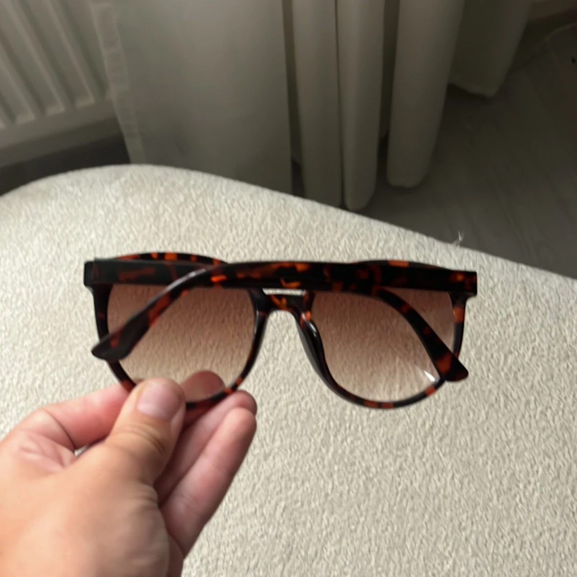 Solglasögon lite andvända - 90