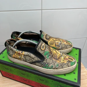 Gucci slip ons - Ett par sköna slip ons. Låda ingår. Skick 7/10