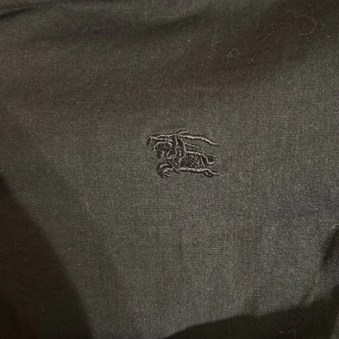 Mörkblå burberry skjorta - 90