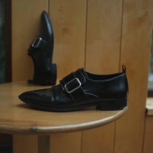 Finskor storlek 41 - Svarta finskor från & other stories i jättebra skick. Nypris 1 700kr. Tveka inte att kontakta mig för frågor🤍🤍