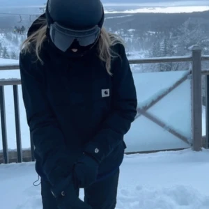 Anorak Carhartt - Anorak från Carhartt som tyvärr har blivit aningen för liten på mig. Knappt använd! Köpt för 1800kr, säljer för 800❤️ 