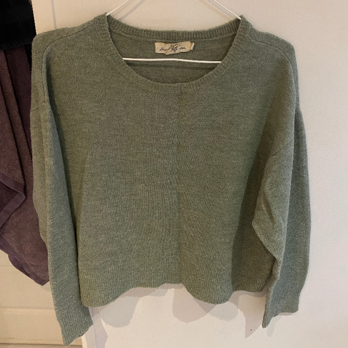 Stickad grön tröja