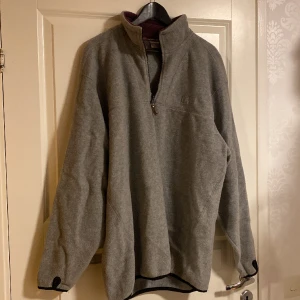 Fleece - Otroligt snygg fleece, bilden gör den definitivt inte rättvisa, men otroligt skön såhär års💗