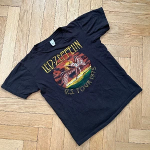 Led zeppelin vintage t shirt - Vintage zeppelin t shirt storlek M sitter som en S