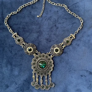 Bohemiskt halsband  - Vackert halsband   Passa på med fri frakt 