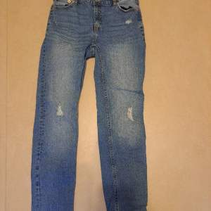Mörkblåa jeans från lager 157.